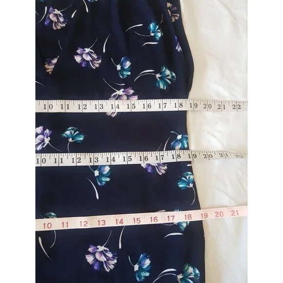 Banana Republic Womens Blouse Size XS Floral Artsy V Neckline Blue Office Wear - Picture 9 of 11